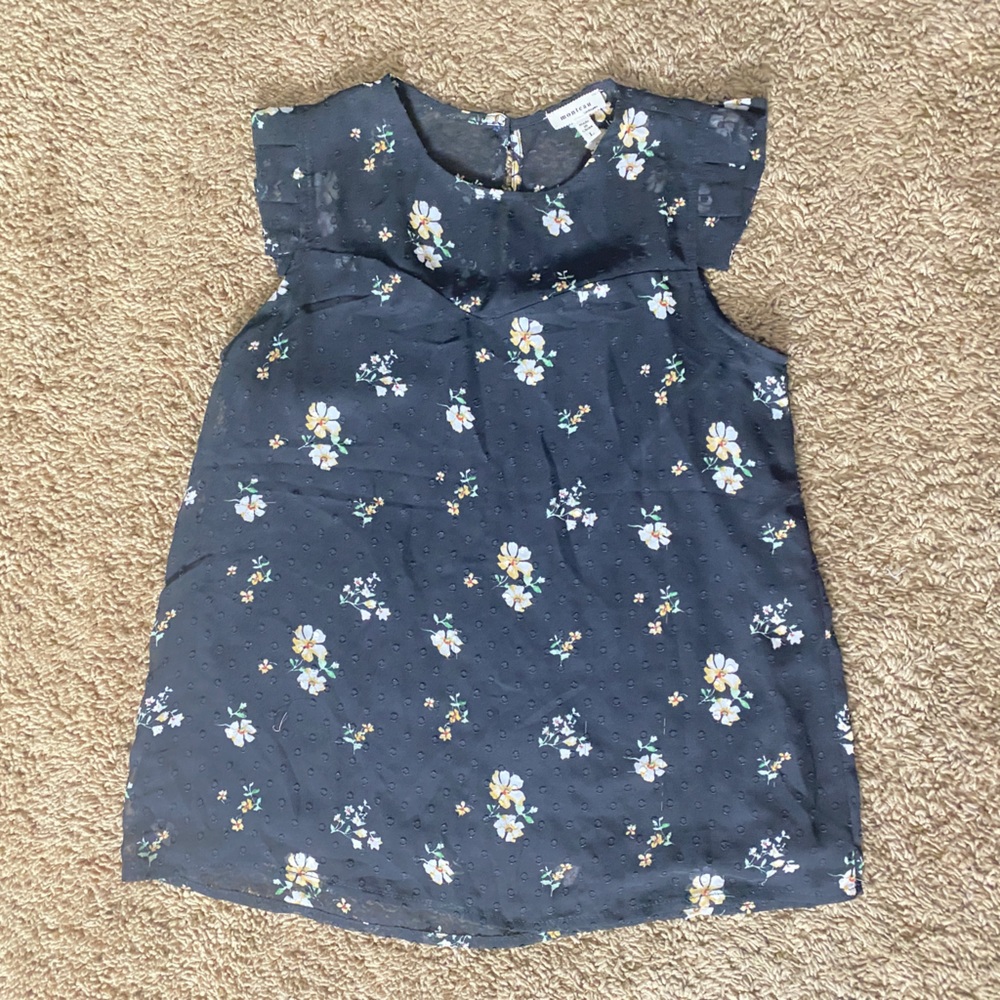 🌸 Girl’s Black Floral Top